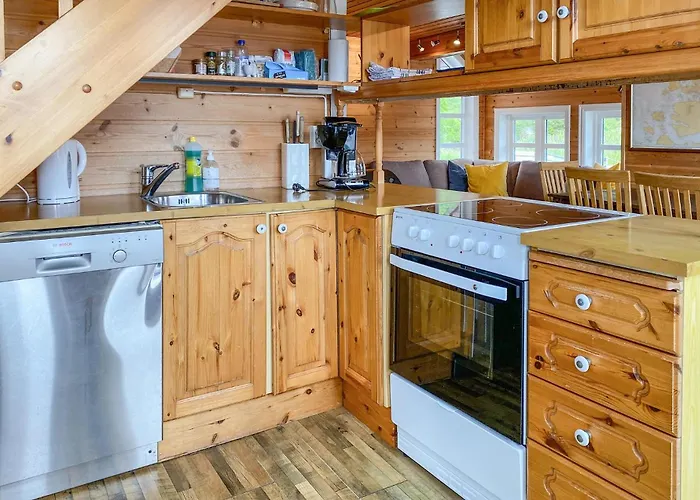 Ferienhaus Gorgeous In Leinoy With House Sea View Fosnavåg